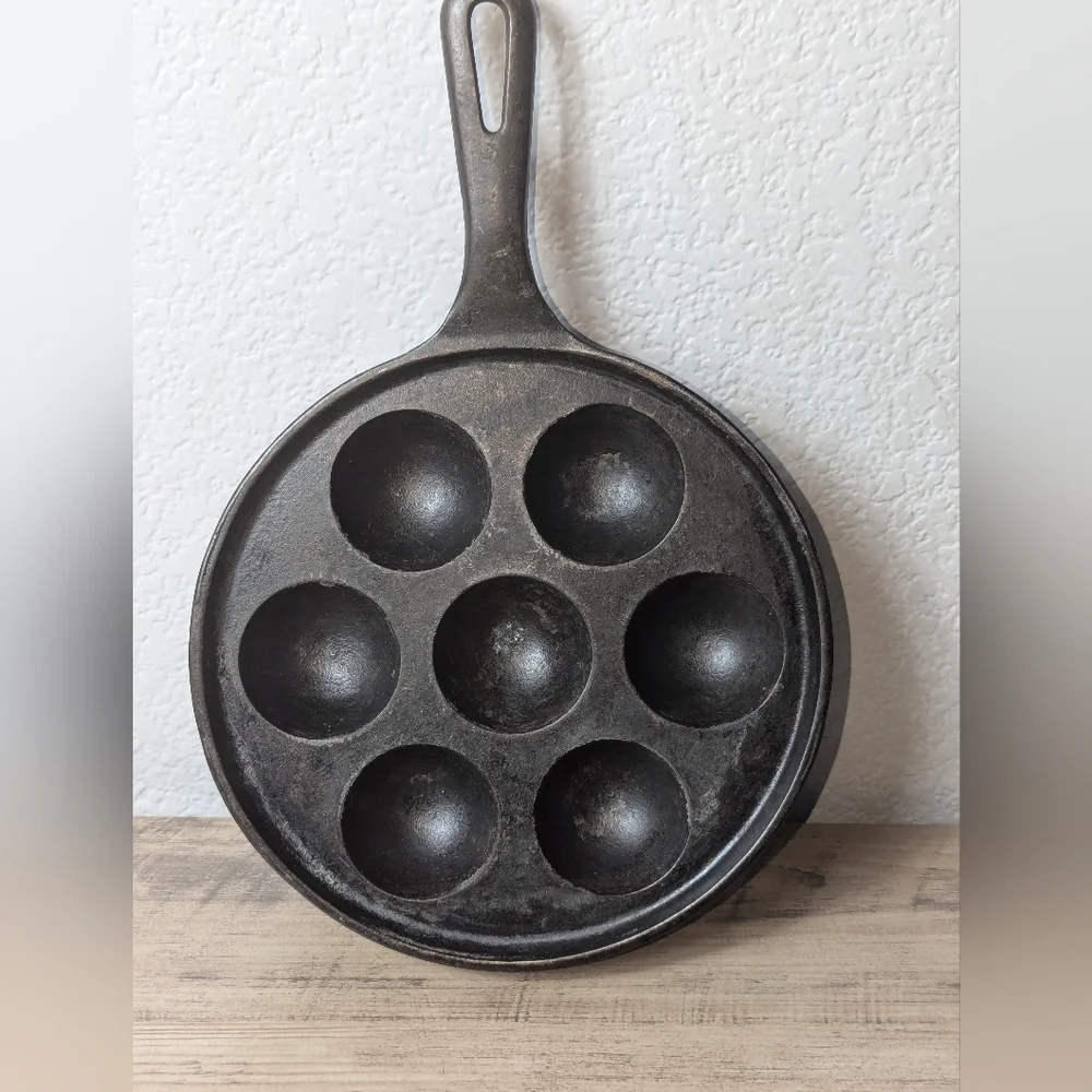 Vintage GRISWOLD Aebleskiver 962 Erie Pa